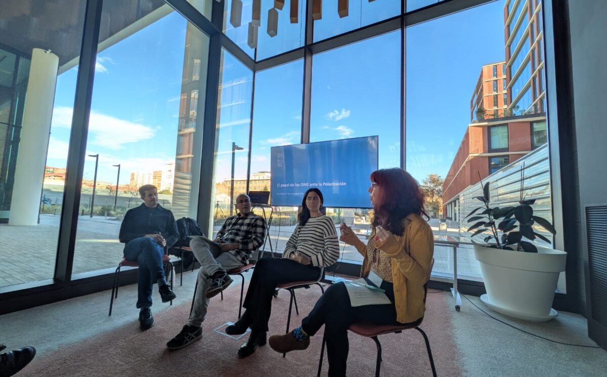 Imagen del Desayuno AEFr: El papel de las ONG frente a la polarización celebrado en Barcelona